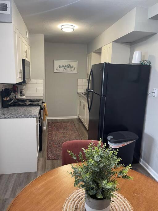 The Bernice - 2 Bedroom Apt In Quilt Town, Usa Hamilton Экстерьер фото